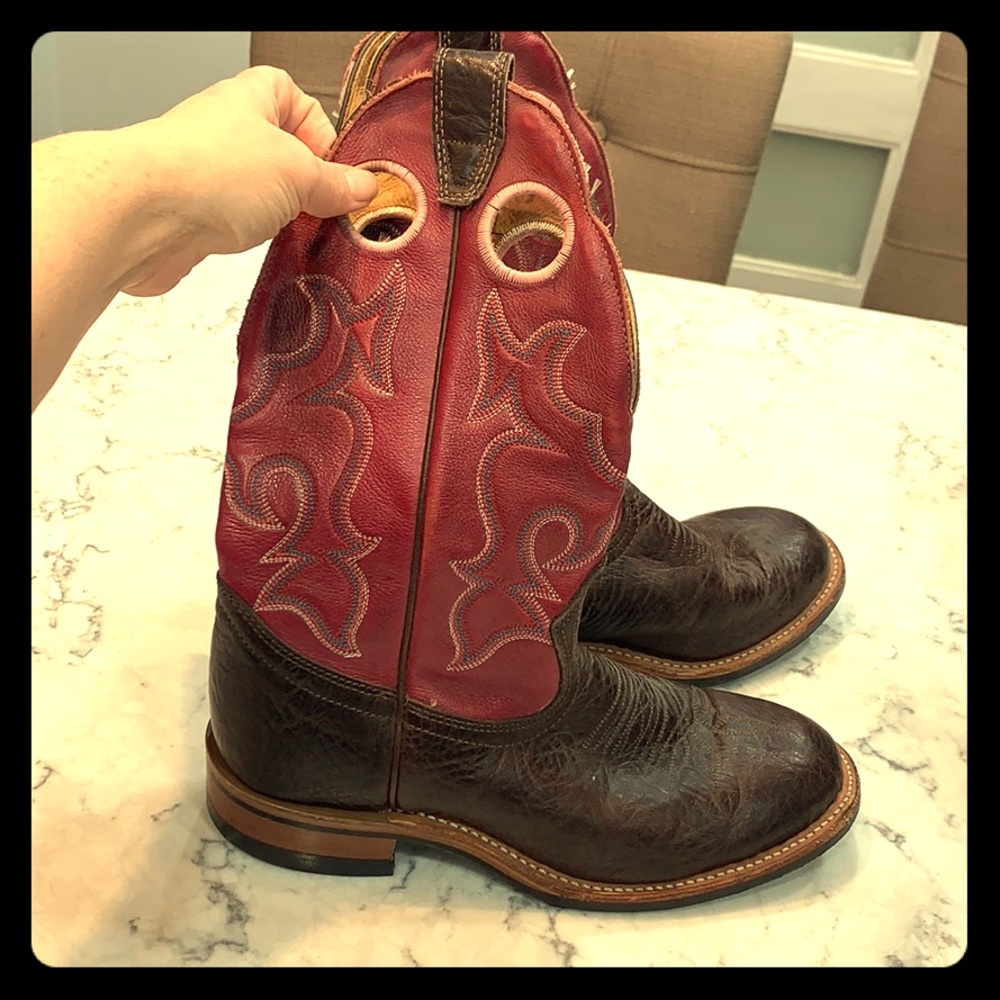 Women’s size 7 dark pink Boulet cowboy boots.